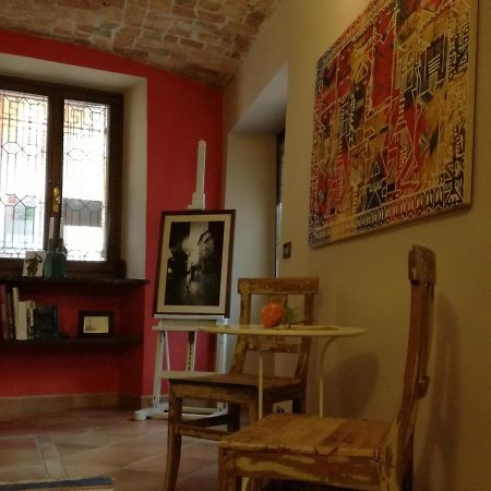 Casa Asso Di Coppe B&B Альба Экстерьер фото