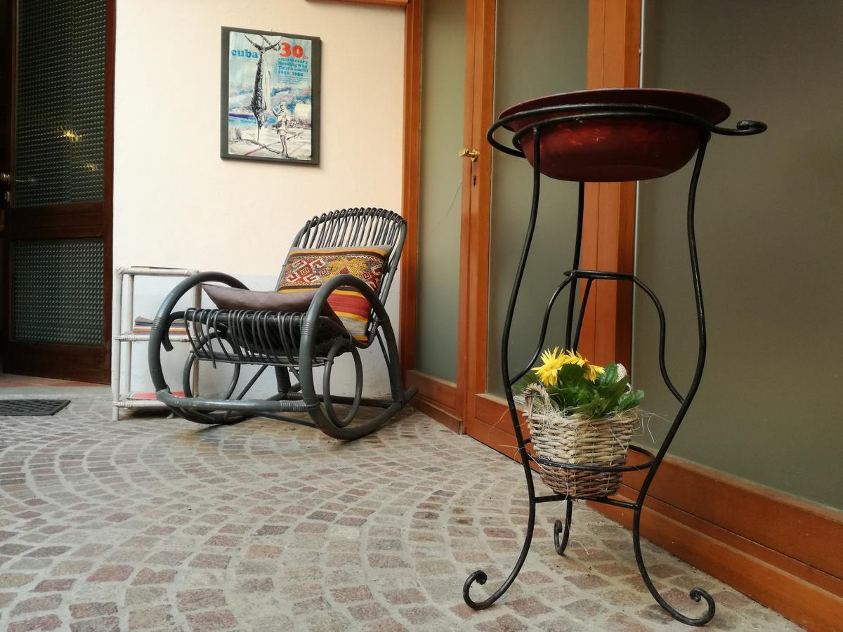 Casa Asso Di Coppe B&B Альба Экстерьер фото