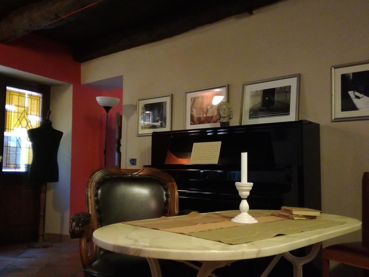 Casa Asso Di Coppe B&B Альба Экстерьер фото